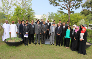 Welcoming ceremony: e-Transformation Leadership Program for Oman Delegation in golbal garden-04