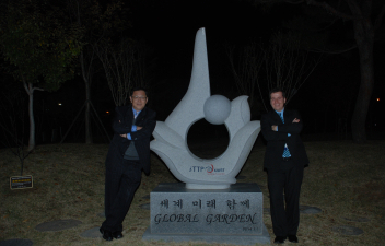 2015 Global ICT Seoul Forum (At Global Garden, With Graduates)-04